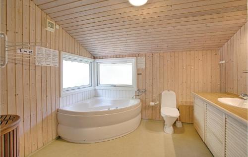 Dueodde House | Holiday Home Skovsangervej Nexø V