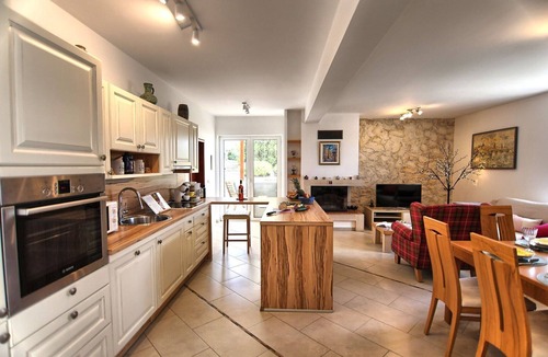 Kakma House | Holiday Home Srećko - Three Bedroom Holiday Home With Pool