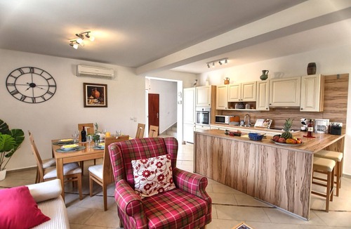Kakma House | Holiday Home Srećko - Three Bedroom Holiday Home With Pool