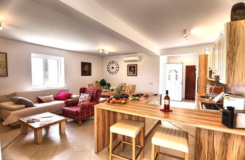 Kakma House | Holiday Home Srećko - Three Bedroom Holiday Home With Pool