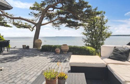 Bjert House | Holiday Home Sten - 30m from the sea by Interhome