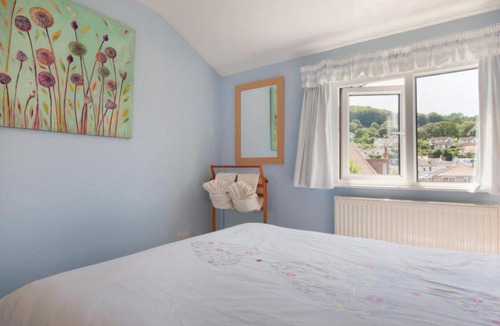 Shaldon House | Holiday Home Sunny by Interhome