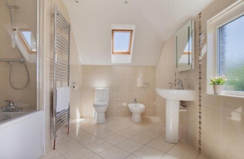 Shaldon House | Holiday Home Sunny by Interhome