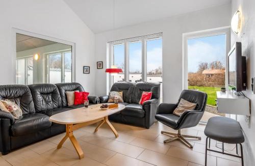 Grena Strand House | Holiday Home Synne - 350m from the sea by Interhome
