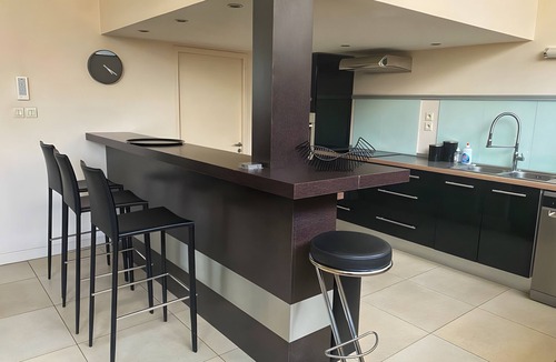 Romans-sur-Isere Apartment | Holiday Home 'The Loft' with Private Terrace, Wi-Fi and Air Conditioning