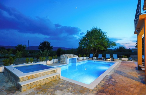 Lecevica House | Holiday home Tesija with private heated pool and jacuzzi