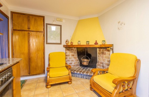 Les Igesies House | Holiday Home 'Teule 1' with Mountain View, Shared Pool and Wi-Fi