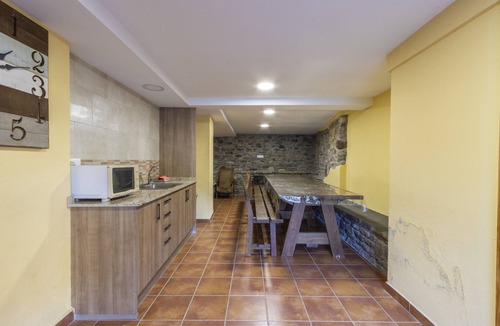 Les Igesies House | Holiday Home 'Teule 2' with Mountain View, Shared Pool and Wi-Fi