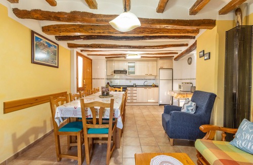 Les Igesies House | Holiday Home 'Teule 2' with Mountain View, Shared Pool and Wi-Fi