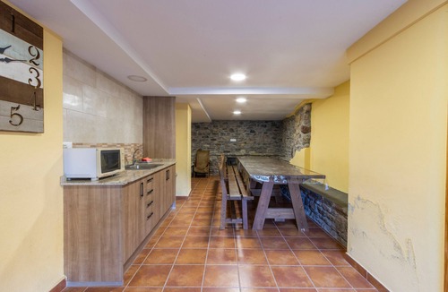 Les Igesies House | Holiday Home 'Teule 2' with Mountain View, Shared Pool and Wi-Fi