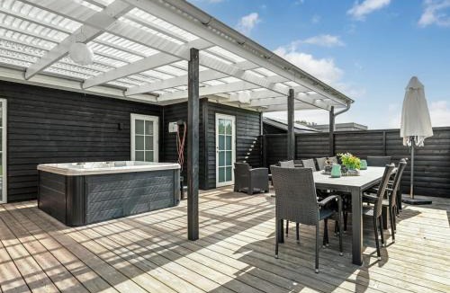Haslevgarde House | Holiday Home Thala - 500m from the sea by Interhome
