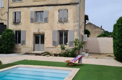 Clerieux House | Holiday Home “The Ramparts House” with Private Pool, Wi-Fi, and Air Conditioning