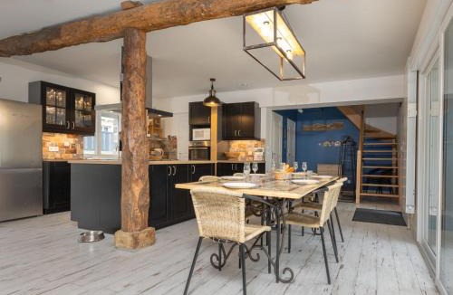 Cherrueix House | Holiday Home Tiegezh by Interhome