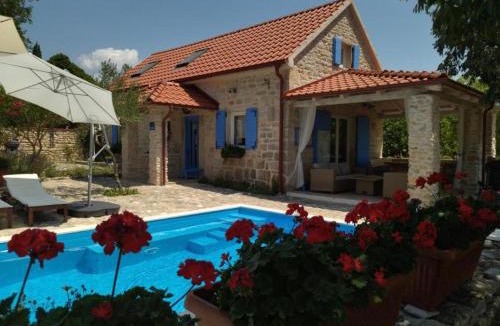 Oklaj House | Holiday Home Toma