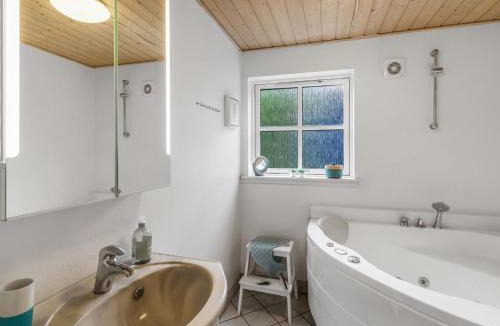 Skygge House | Holiday Home Tomassine by Interhome