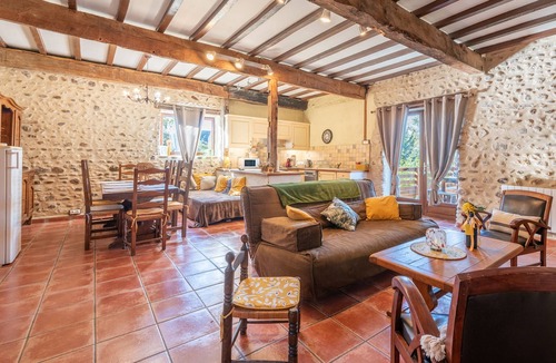 Peyraube House | Holiday Home 'Tomettes' with Mountain View, Wi-Fi and Air Conditioning