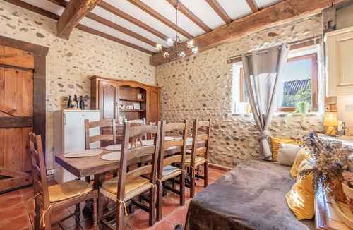 Peyraube House | Holiday Home 'Tomettes' with Mountain View, Wi-Fi and Air Conditioning