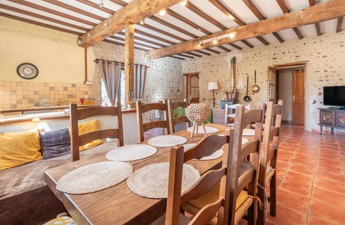 Peyraube House | Holiday Home 'Tomettes' with Mountain View, Wi-Fi and Air Conditioning