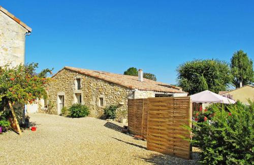 Cissac-Medoc House | Holiday Home Tuilières by Interhome