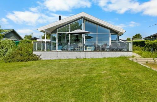 Bøjden House | Holiday Home Ubavka - 100m from the sea by Interhome