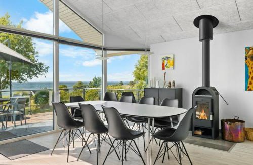 Bøjden House | Holiday Home Ubavka - 100m from the sea by Interhome