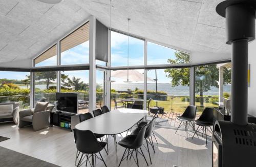 Bøjden House | Holiday Home Ubavka - 100m from the sea by Interhome