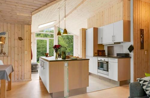 Hou House | Holiday Home Uma - from the sea by Interhome