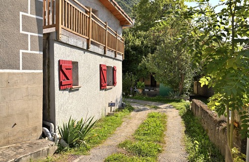 Barbazan House | Holiday Home "Vallée De Barousse" with Mountain View, Private Terrace and Garden