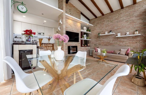 Canyelles House | Holiday Home 'Valle De Los Sueños' with Mountain Views, Wi-Fi & Air Conditioning