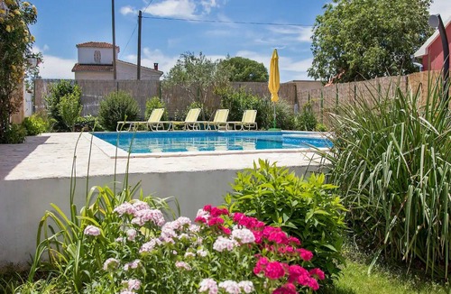 Brnjica House | Holiday Home Velini Dvori