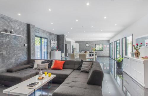 Les Lecques House | Holiday Home Villa by Interhome