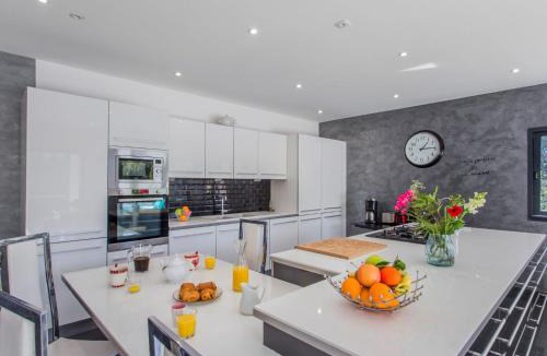 Les Lecques House | Holiday Home Villa by Interhome