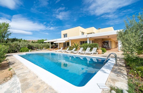 Costa Dorada House | Holiday Home "Vila Roser" close to the Sea with Private Pool & Wi-Fi