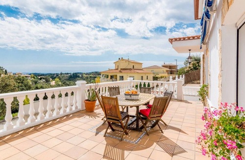 Lloret de Mar House | Holiday Home 'Villa Mansory' with Sea View, Wi-Fi and Air Conditioning