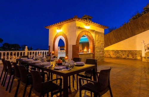 Lloret de Mar House | Holiday Home 'Villa Mansory' with Sea View, Wi-Fi and Air Conditioning