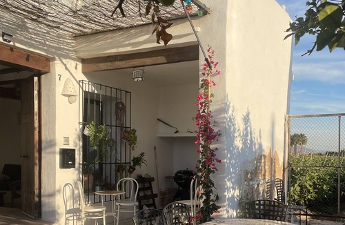 Meliana House | Holiday home "Villa de Clara" with terrace & WiFi