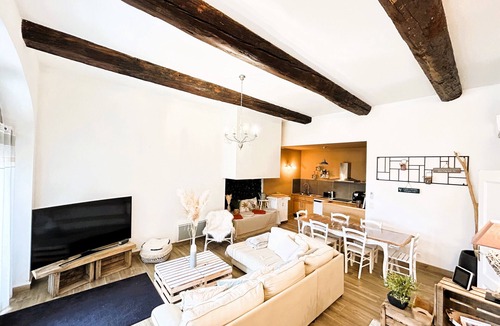 Quarante House | Holiday Home 'Villa Des Vignes Et Spa' with Private Terrace, Wi-Fi and Air Conditioning
