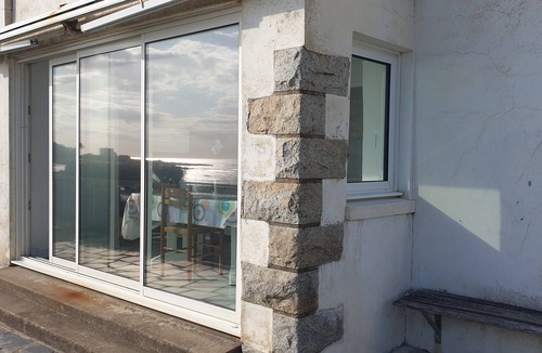 Batz-sur-Mer House | Holiday Home 'Villa Timao Plage' with Sea View, Private Terrace and Wi-Fi