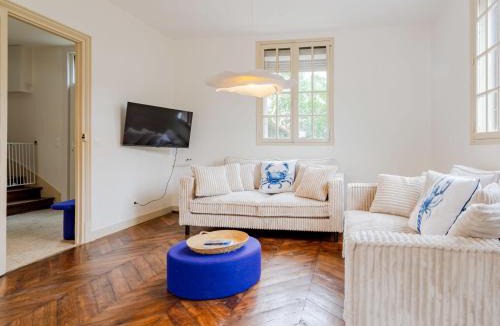 Dives-sur-Mer House | Holiday Home Villa Amour by Interhome