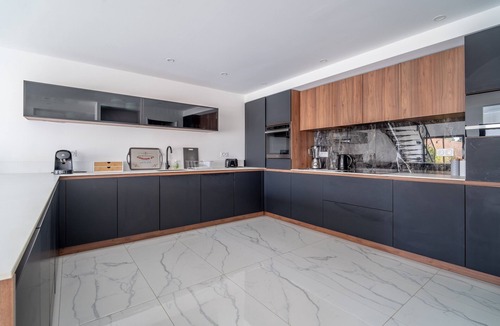 Mirepeisset House | Holiday Home 'Villa Nina' with Mountain View, Wi-Fi and Air Conditioning