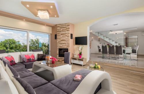 Rogocana House | Holiday Home Villa Gabriel by Interhome