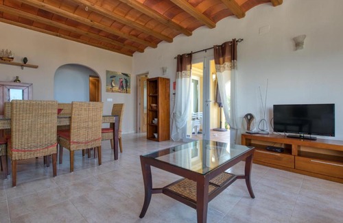Rafol de Almunia House | Holiday Home Villa Jacaranda