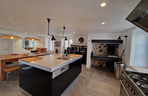 Lavaudieu House | Holiday Home “Villa Lavaudieu” with Private Pool, Terrace and Wi-Fi