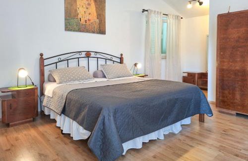 Makovci House | Holiday Home Villa Malini by Interhome