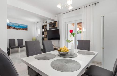 Pinezici House | Holiday Home Villa Mira by Interhome