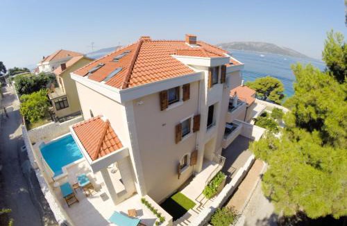 Okrug Donji House | Holiday Home Villa Mustra by Interhome