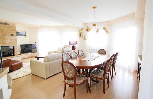 Okrug Donji House | Holiday Home Villa Mustra by Interhome