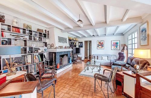 Jard-sur-Mer House | Holiday Home Villa Océan et Forêt by Interhome