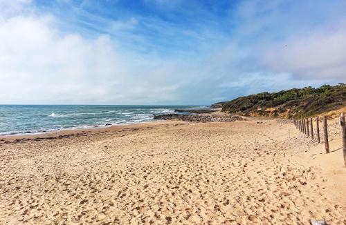 Jard-sur-Mer House | Holiday Home Villa Océan et Forêt by Interhome