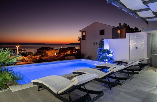 Umac House | Holiday home "Villa Palladium" with hot tub